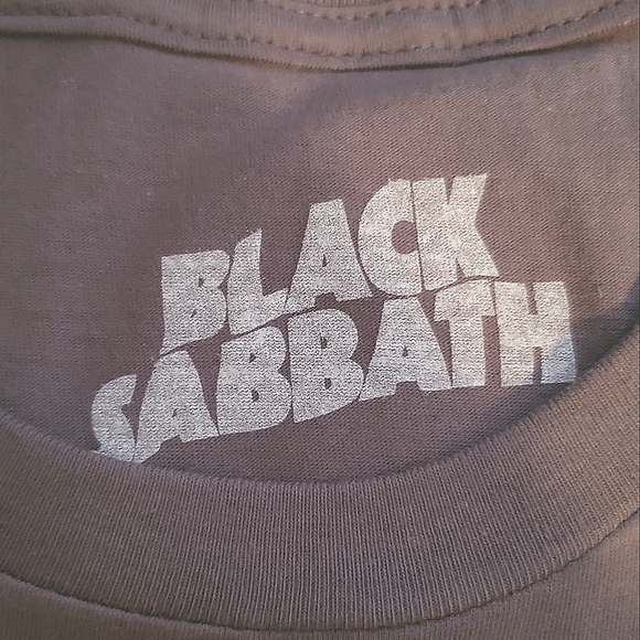 Distressed Black Sabbath Vol 4 Gray Shirt - Picture 2 of 3